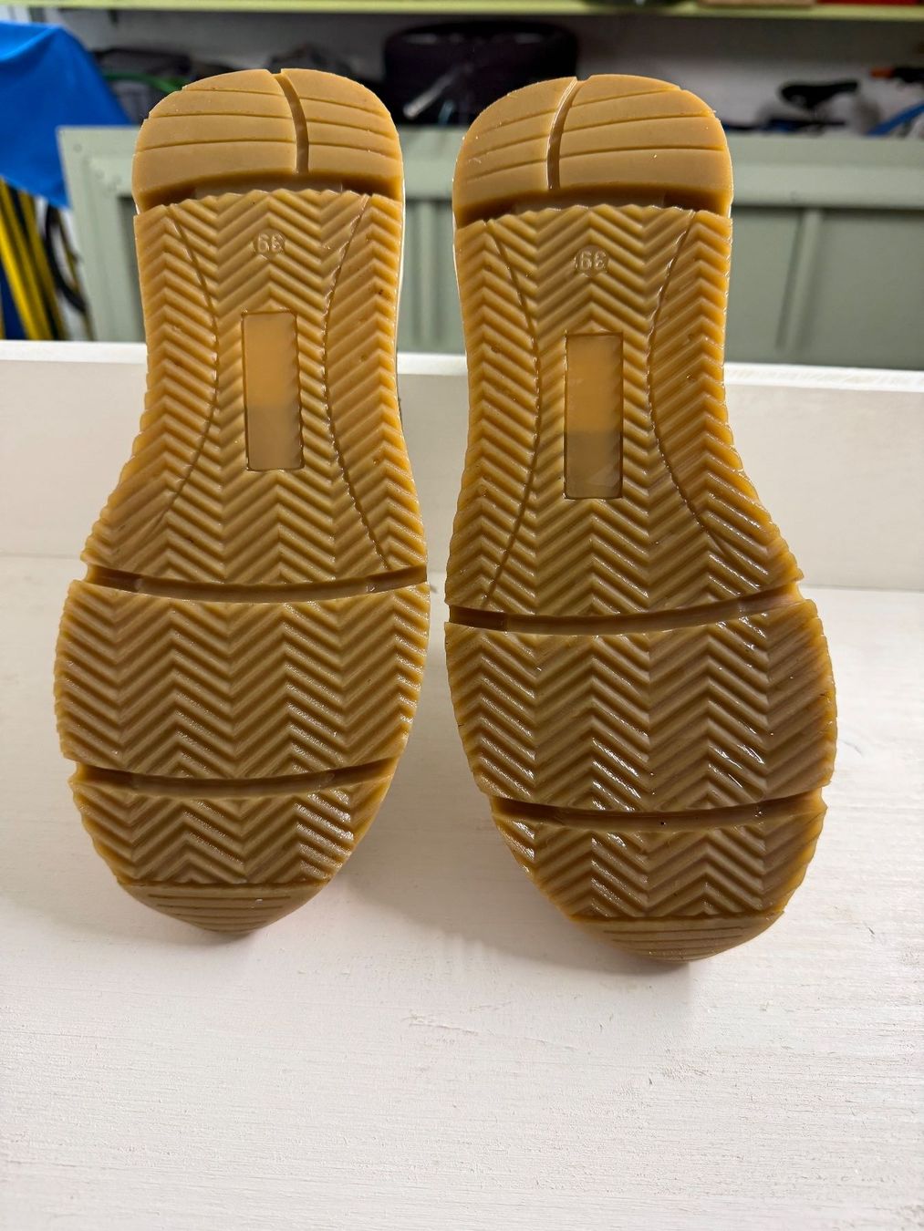 Scarpe da donna: Damenschuhe Sneakers Grösse 39 – Usato da Boniswil venduto da ayrton01 2