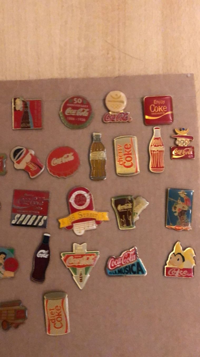 Coca-Cola Placchette & Badge: Vends 32 pins coca – Usato da Corpataux venduto da pfi_27t6 3