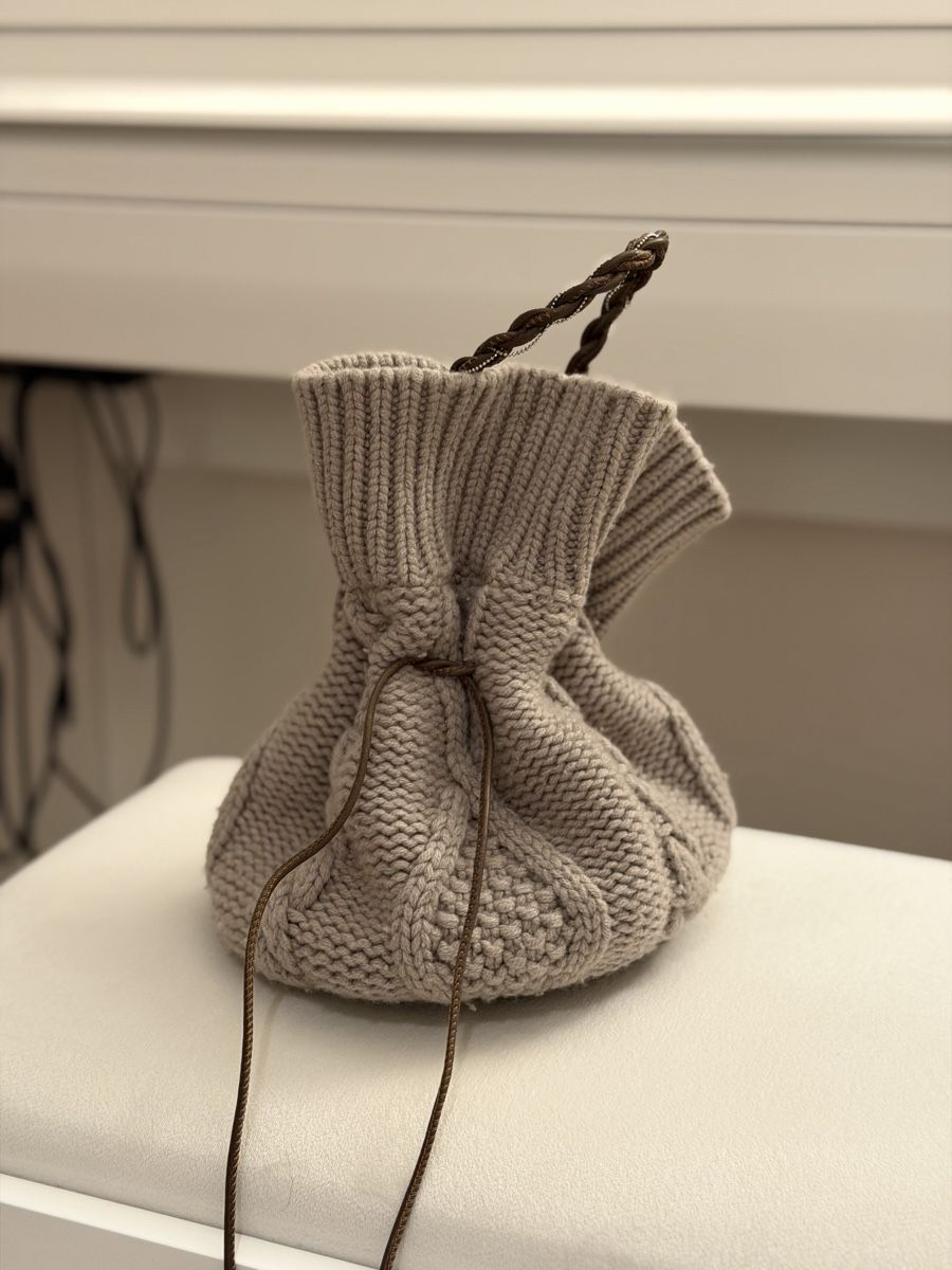 Fabiana Filippi Sacs femmes: Beigefarbene Kaschmiertasche – D'occasion à Zürich par Zurich_sale23