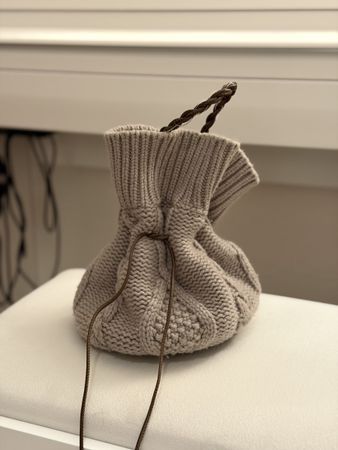 Beigefarbene Kaschmiertasche