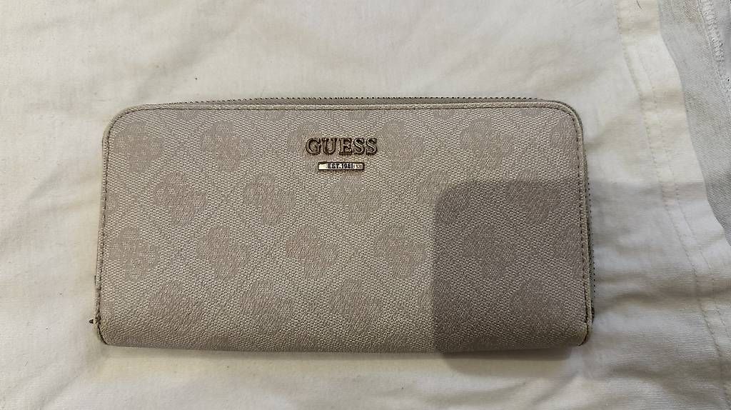 Guess Portamonete: Guess Portemonnaie weisslich – Usato da Ettingen venduto da slg_4107