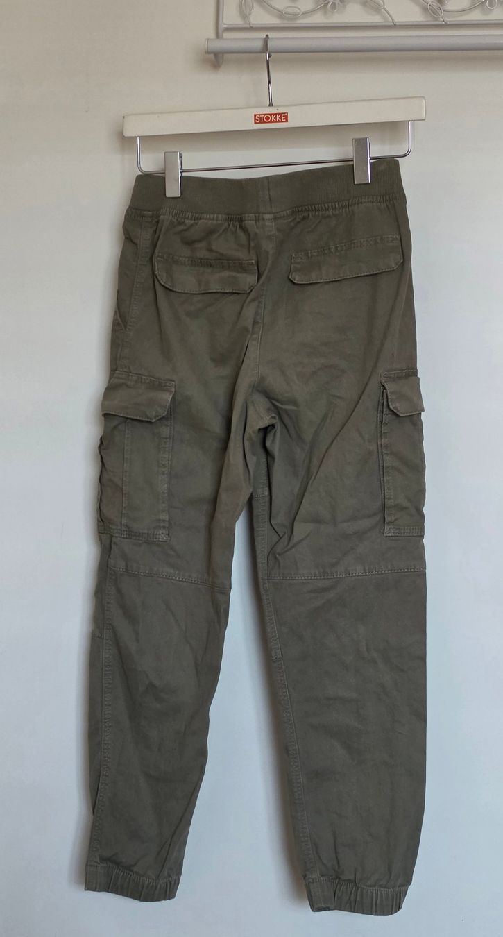 H&M Pantalons: Cargo-Hose olive Gr. 140 – D'occasion à Zürich par Londonista 1