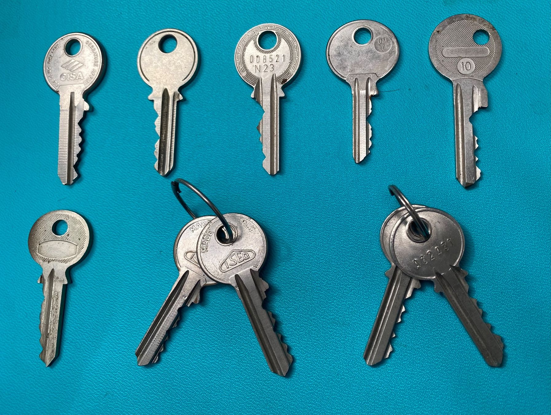 Schlüssel: 10 Stk. gezackte Schlüssel / 10 pces clés – Gebraucht aus Schnottwil von Chasarmar 1