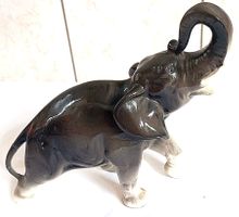 Pozellan-Elefant