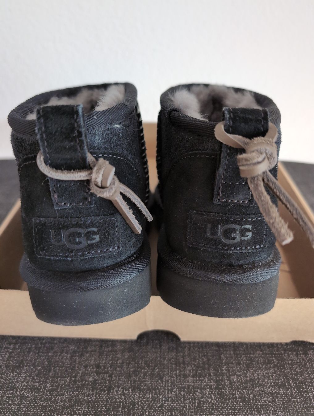 Ugg Scarpe da donna: UGG Classic Ultra Mini Boots - Size 36 -  New! – Nuovo e nell'imballaggio originale da Glis venduto da livespringly 1