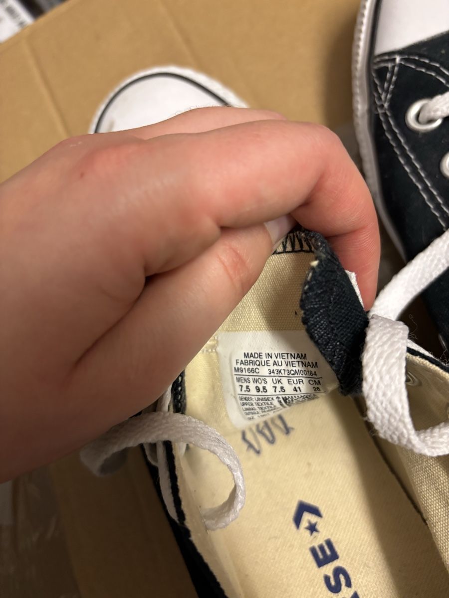 Scarpe da uomo: Converse schwarz kurz – Usato da Basel venduto da a.tamara9 2