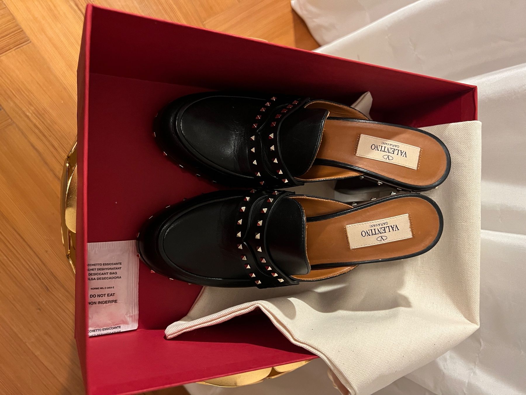 Valentino Scarpe da donna: Valentino Leder Clogs mit Nieten, 37 – Nuovo (secondo la descrizione) da bern venduto da LuisCocco 9