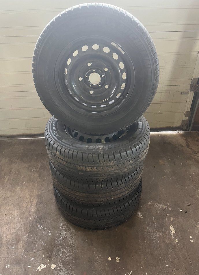 Ford Pneus & Roues: 4 Roue Ford Transit  235/65 R16C – D'occasion à Romont FR par Thoma_bdn