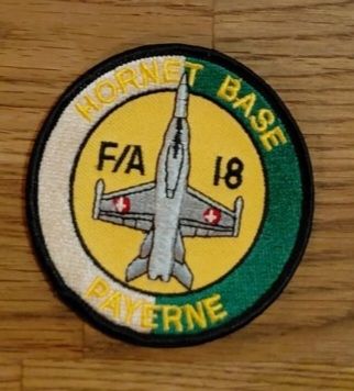 Schweizer Armee Placchette & Badge: Schweizer Luftwaffe F/A-18 Hornet Base Payerne Patch neu – Nuovo e nell'imballaggio originale da Derendingen venduto da Nellino01