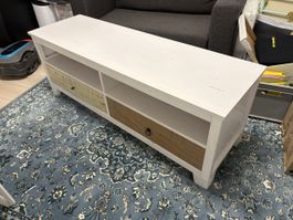 Weisses TV-Möbel / Sideboard im Landhausstil