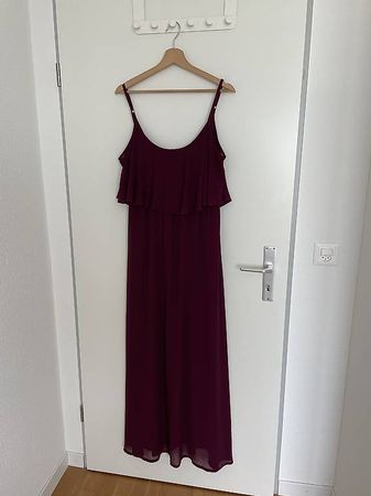 Langes elegantes Kleid weinrot
