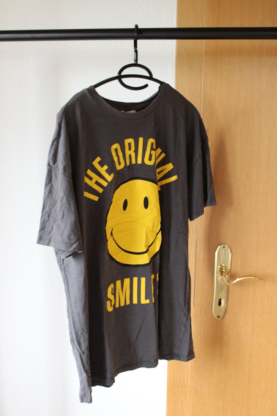 T-shirt: Oversized T-Shirt Smiley – Usato da Hombrechtikon venduto da lehnerrr 2
