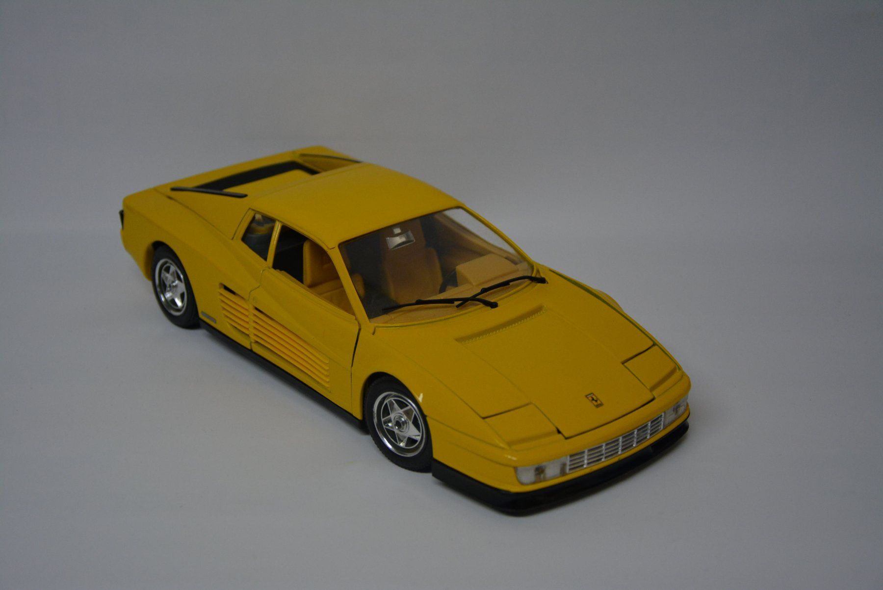 Ferrari Modellautos: Ferrari Testarossa 1984 , Bburago , 1:18 – Gebraucht aus Goldach von Feivel9 1