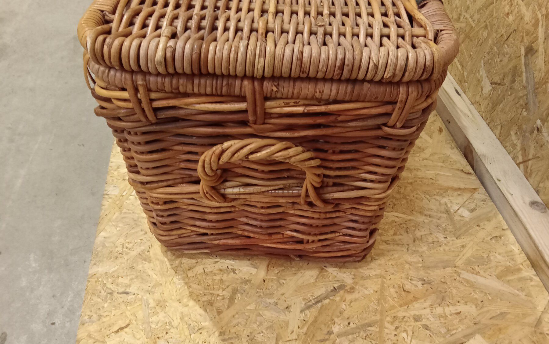 Altro per la casa: Vintage Weidenkorb mit Deckel, Picknickkorb – Usato da Mollis venduto da gar_wqz5 3