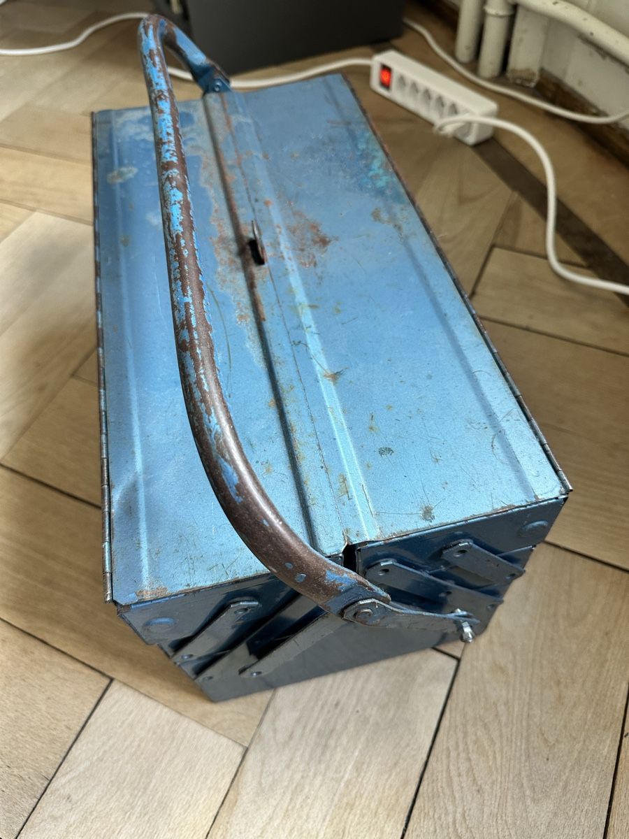 Tutti gli attrezzi: Blauer Metall-Werkzeugkoffer – Usato da Zürich venduto da Dennyloot 1
