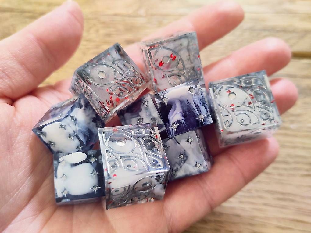 Giochi: Lot de dés JDR artisanaux neufs – Nuovo e nell'imballaggio originale da Yvonand venduto da rox_8y69 1