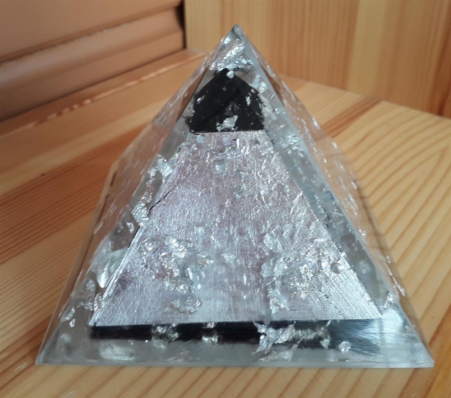 Minerali & Pietre curative: ORGONIT Pyramide Silber + Shungit *Large – Nuovo (secondo la descrizione) da Aeschi b. Spiez venduto da KRONLICHT 1