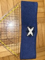 dunkelblaues Stirnband mit weissem X