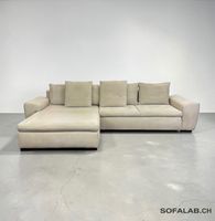 Beiges Ecksofa mit Schlaffunktion und Stauraum