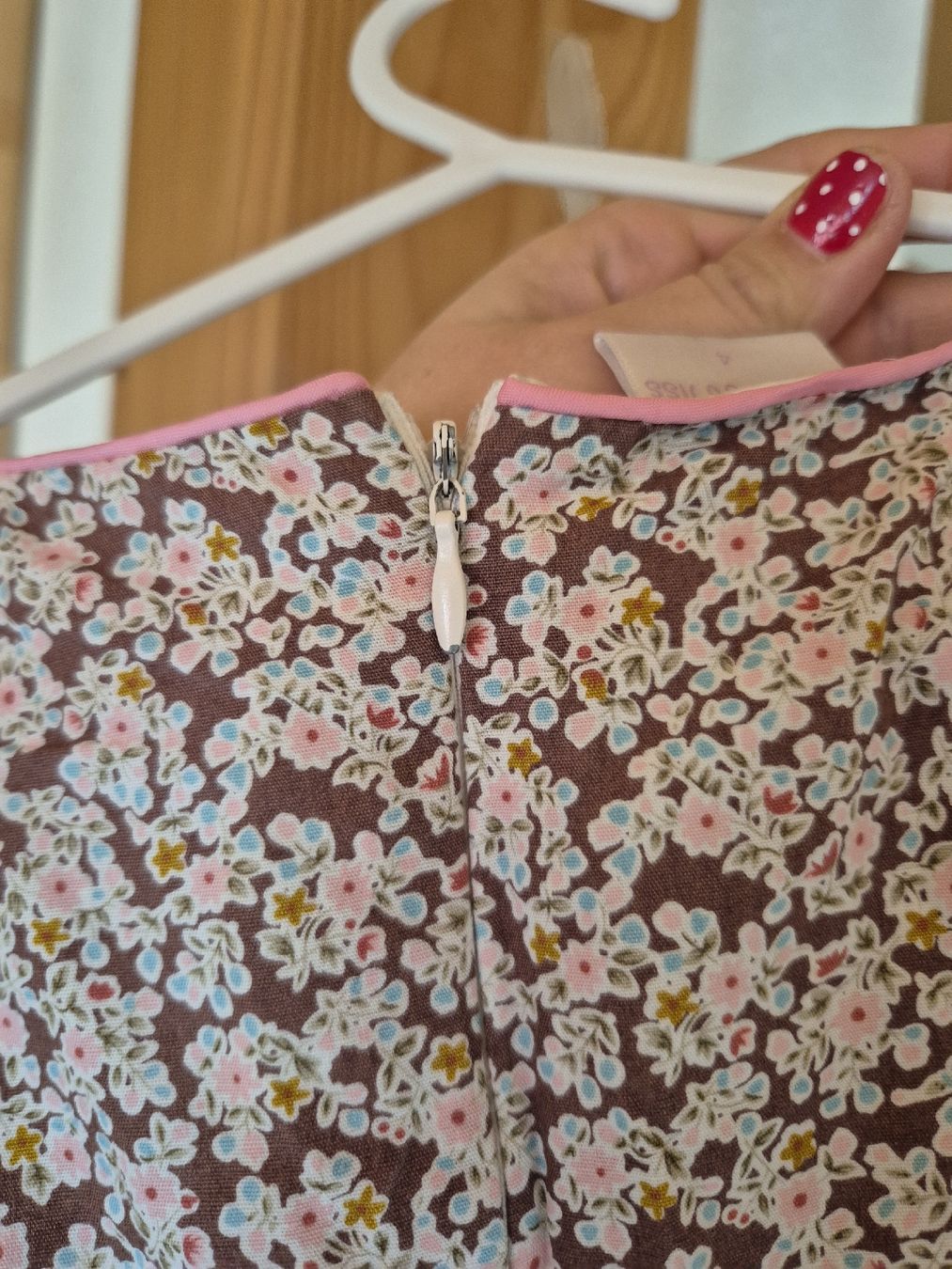 Robes et jupes: Wunderschönes Blumenkleid Gr.104 Mädchen – D'occasion à Wynigen par La_Talpa 6