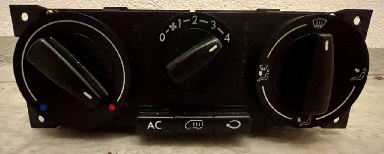 Volkswagen Tutti pezzi di ricambio auto: Klimabedienteil VW/Ford – Usato da Gossau SG venduto da Scorpio23