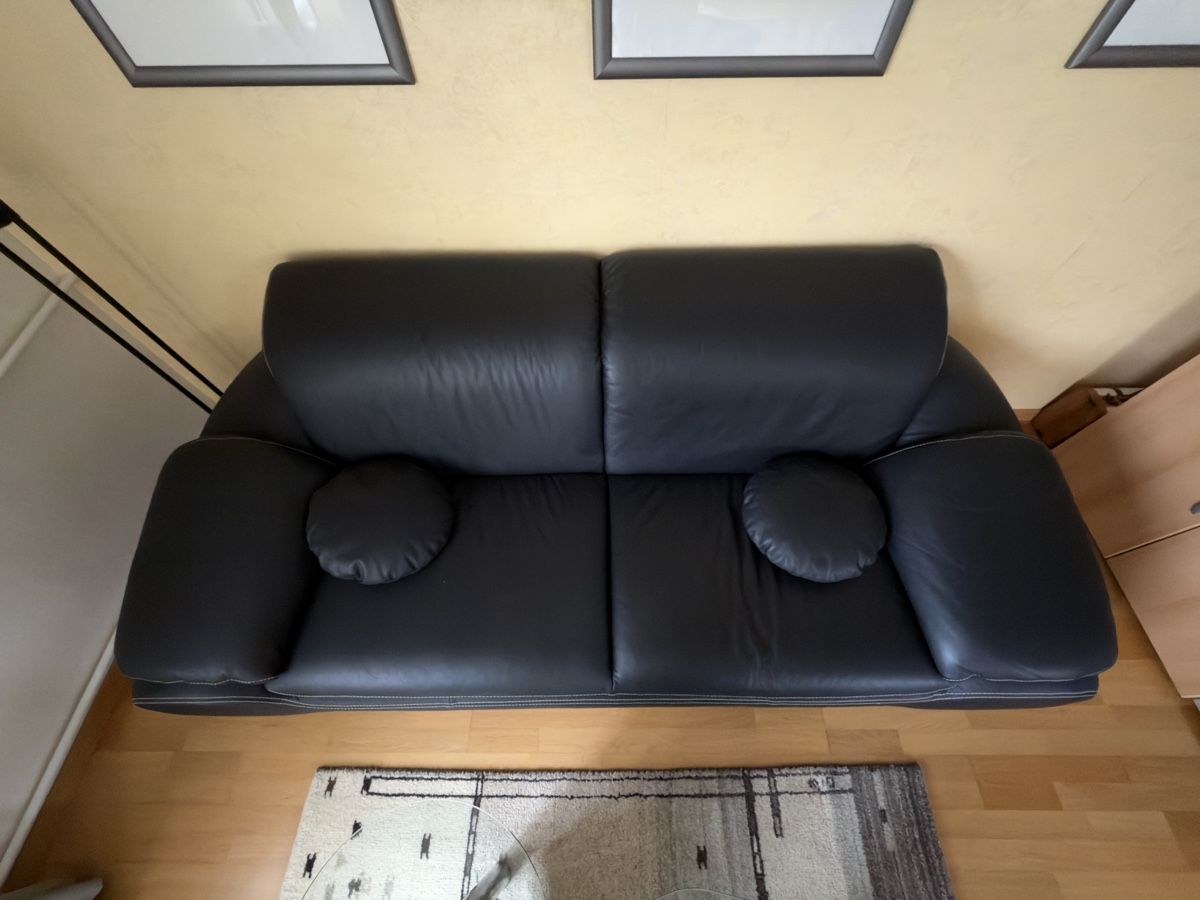 Divani: Echt Leder-Sofa mit Höcker K&W Posltermöbel – Usato da St. Gallen venduto da skydriver86 1
