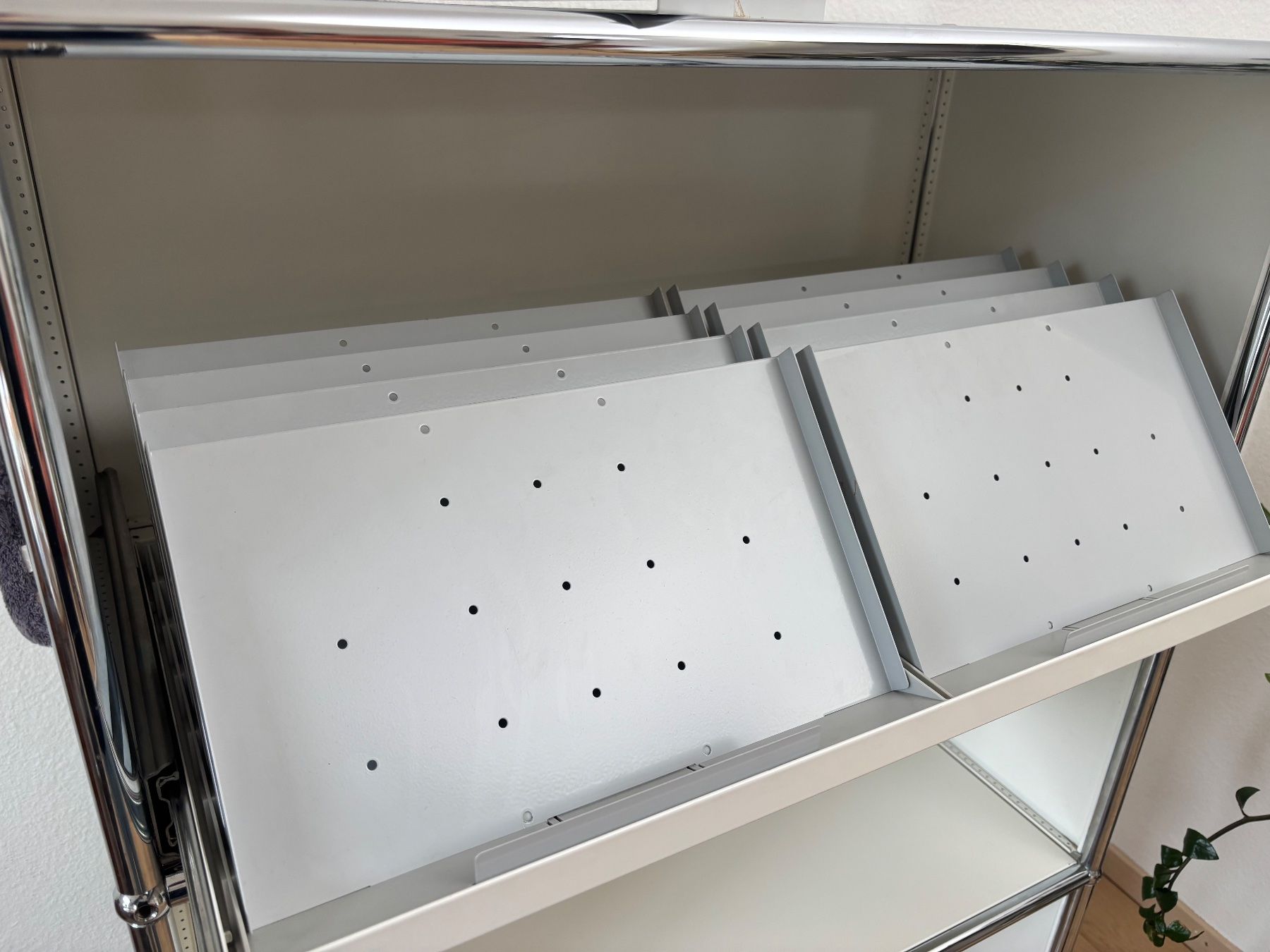 USM Regale: 2 x USM INOS - Schrägfächer - Ablagefächer – Gebraucht aus Winterthur von JAKU.SPACE 2