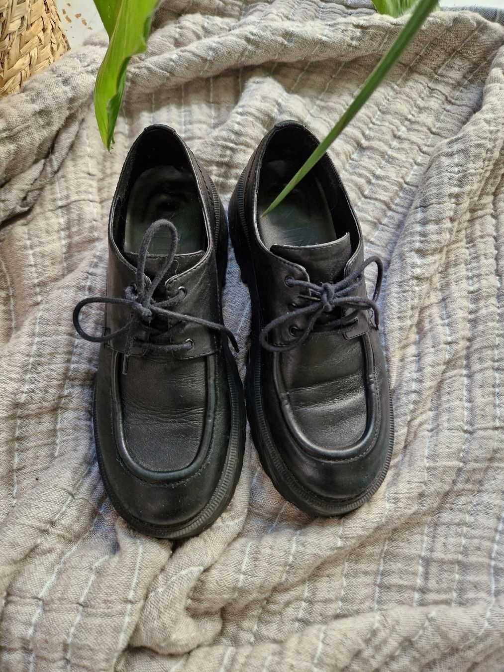 Mango Scarpe da donna: Schwarze Leder Loafers – Usato da Lachen SZ venduto da janapolar 1