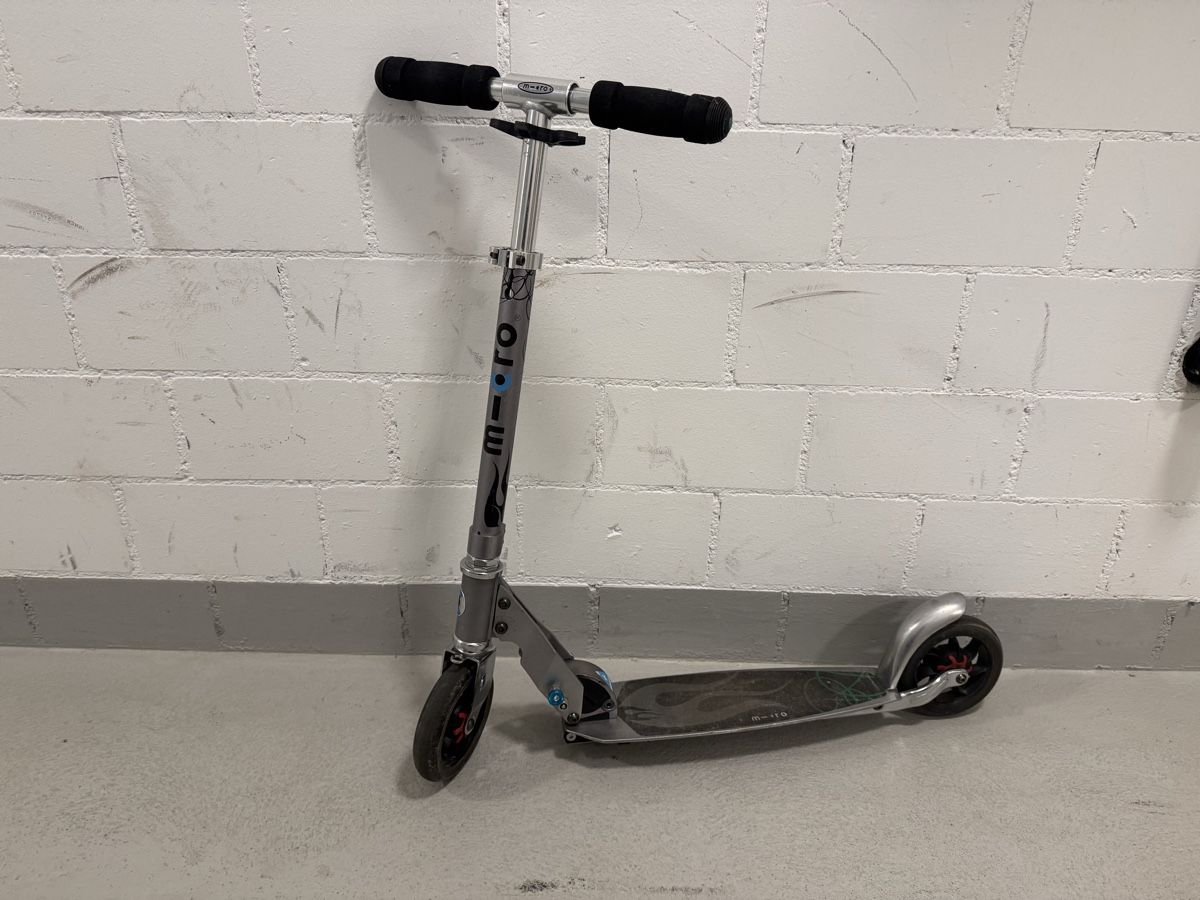 Micro Kickboard: Micro Klapproller silber schwarz gebrauchter Zustand – Usato da Grafstal venduto da Tschibo2 2