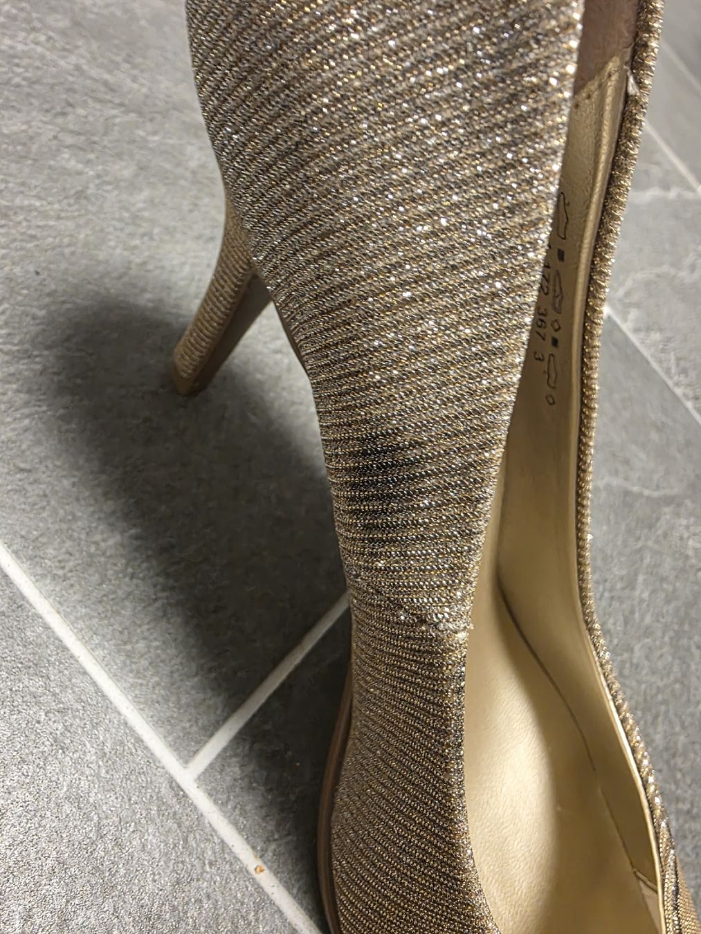 Scarpe da donna: Goldglitzernde Pumps Grösse 38  – Usato da Toffen venduto da ver_x68f 3