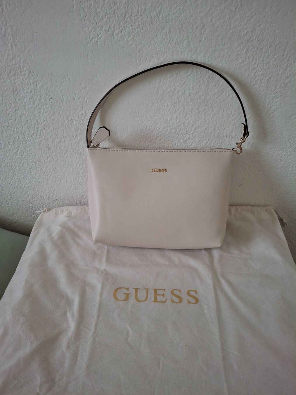 Guess Borse da donna: Guess Handtasche – Usato da Basel venduto da nat_6jsw 4