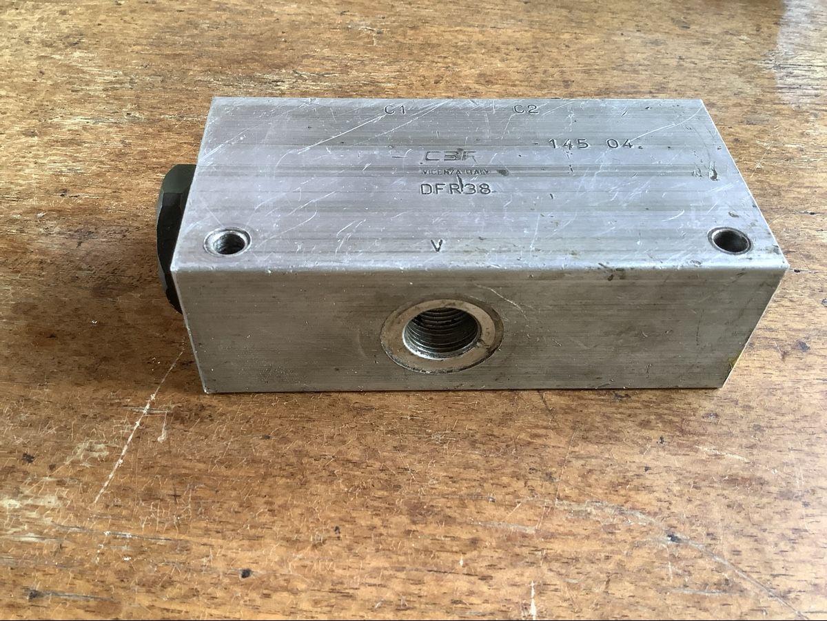 Trattori:  hydraulischer Durchflussteiler  Diviseur de débit  – Usato da charrat venduto da DBblue4 3