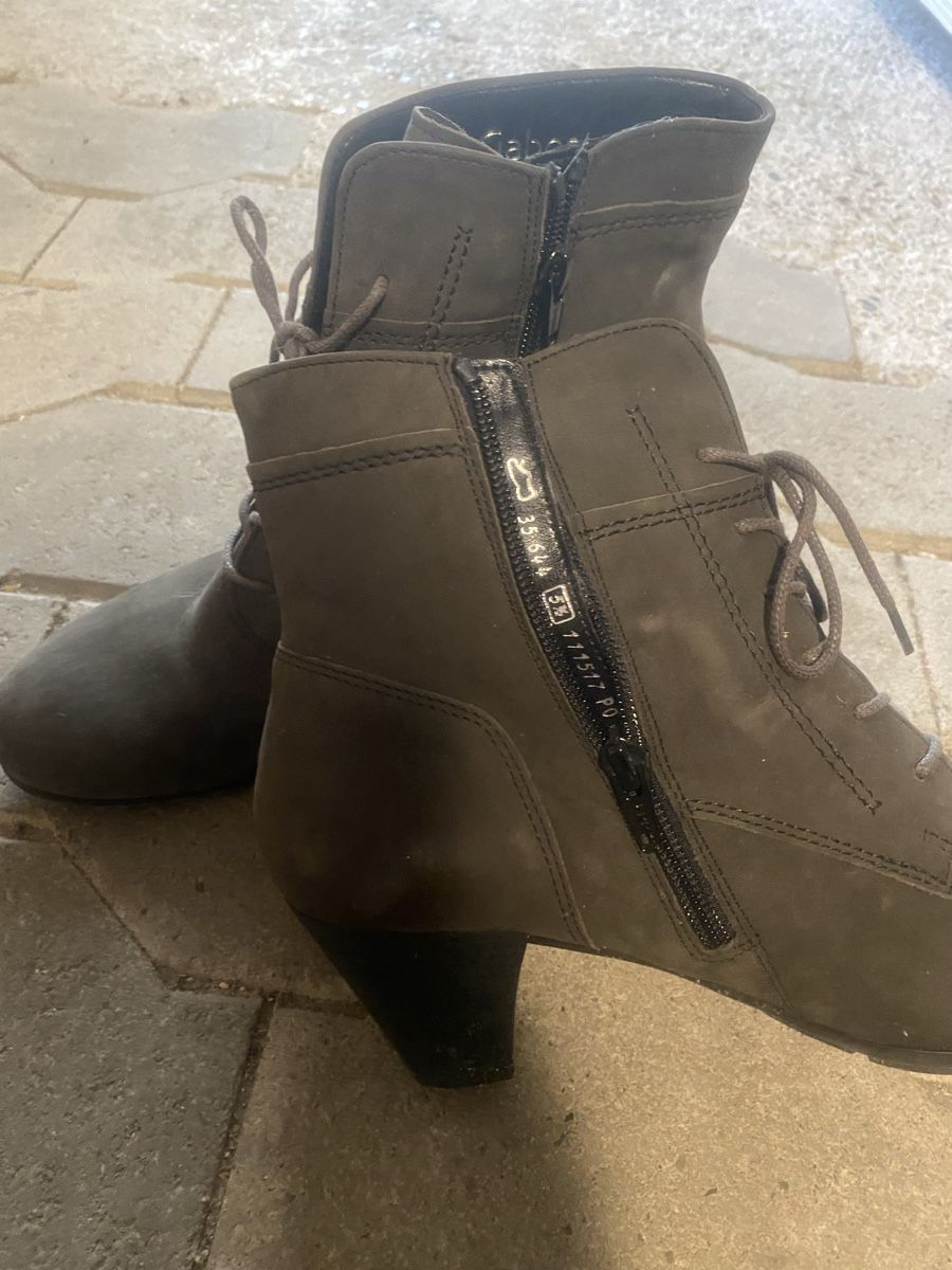 Gabor Scarpe da donna: Stiefeletten Winter – Usato da Oberurnen venduto da mkaldowski77 2