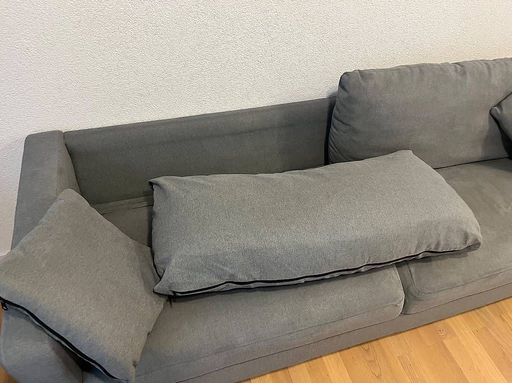 Divani: canapé gris  – Usato da Peseux venduto da kom_zgb9 1