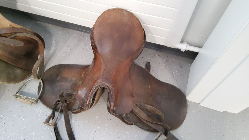 Saddles, Seats - Ancienne Selle Cuir Vélo - Nelo's Cycles