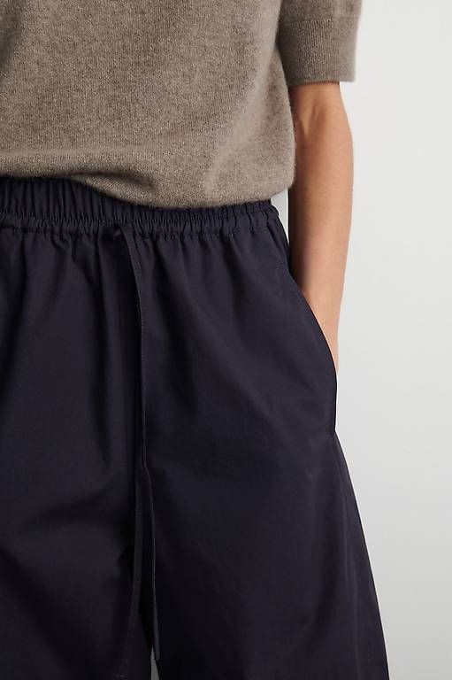 Cos Pantaloni: Cos Hose mit Barrel Bein und elastischem Bund – Usato da Zürich venduto da nmona 1