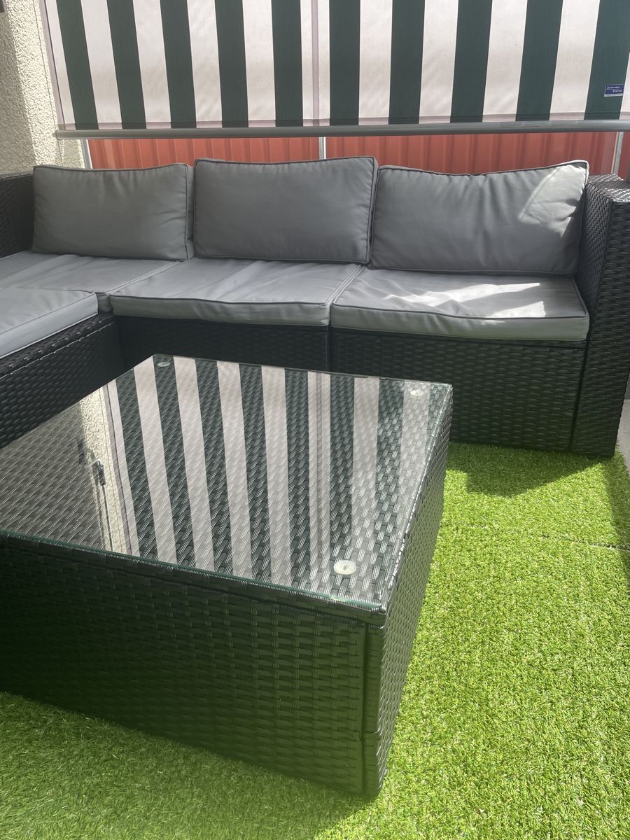 Divani: Gartensitzgruppe Rattan Sofa mit Hocker & Tisch – Usato da Bassersdorf venduto da Ketty93 1