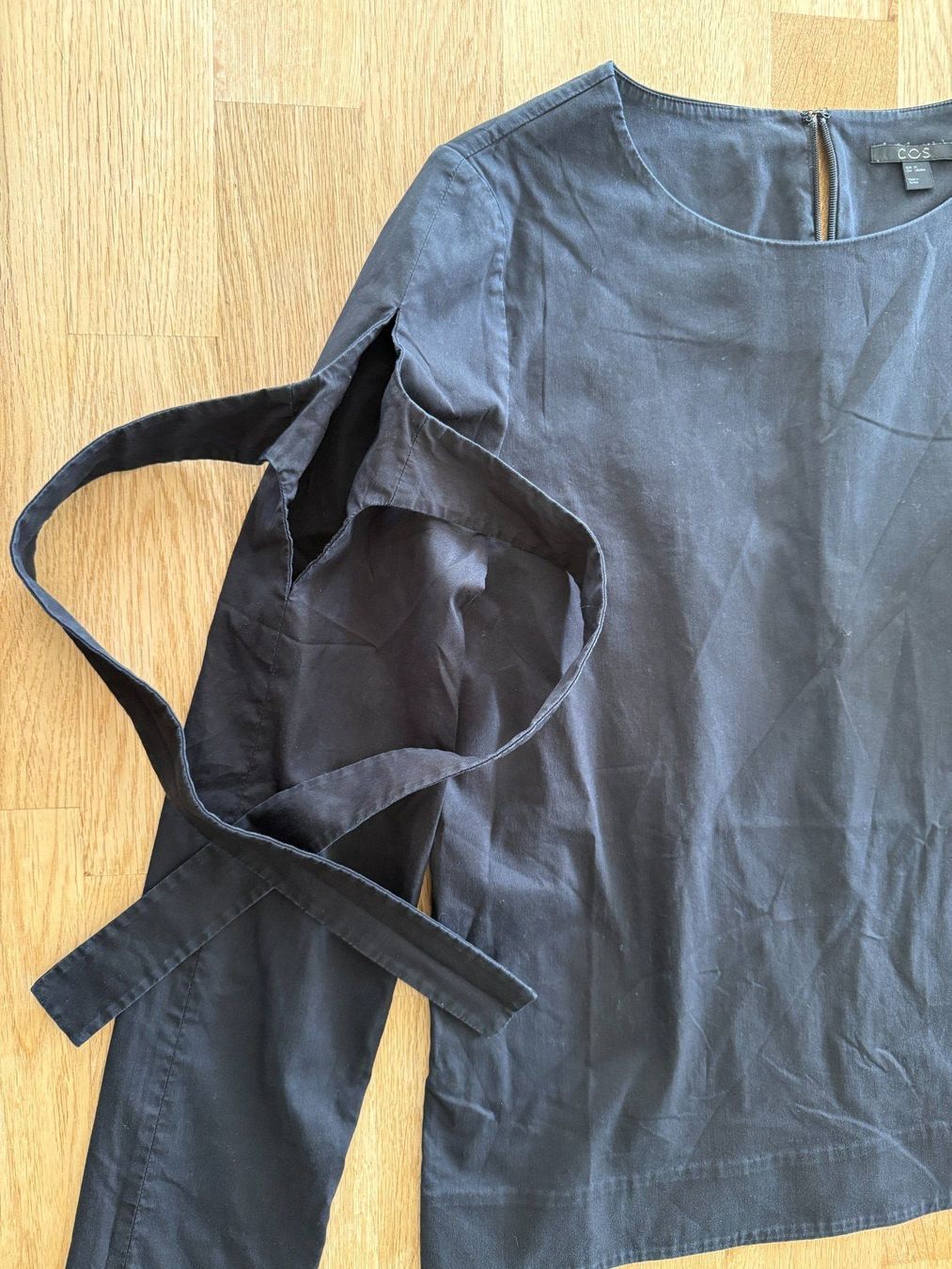 Cos Camicette: Spende Theodora Stiftung - COS - Bluse mit Bindearmen -Gr34 – Usato da Fällanden venduto da La_Natie 2