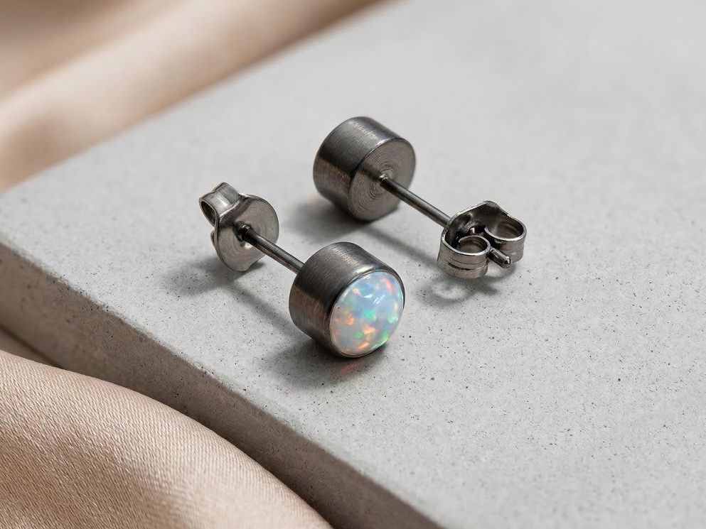 Ohrringe & -stecker: Wunderschöne Titanium-Ohrstecker mit Opal – Neu und originalverpackt aus Matten b. Interlaken von kero71 3