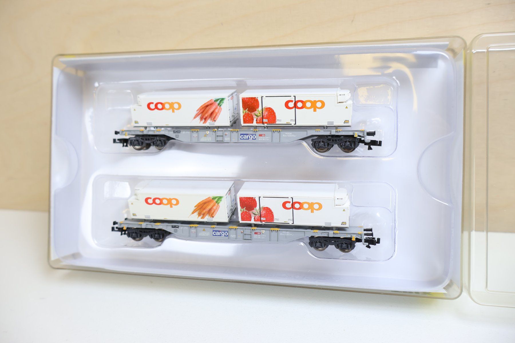 Trix Trains électriques: Minitrix 2 x SBB COOP Containerwagen - Set 11638-02 – D'occasion à Winterthur par Monstera 2