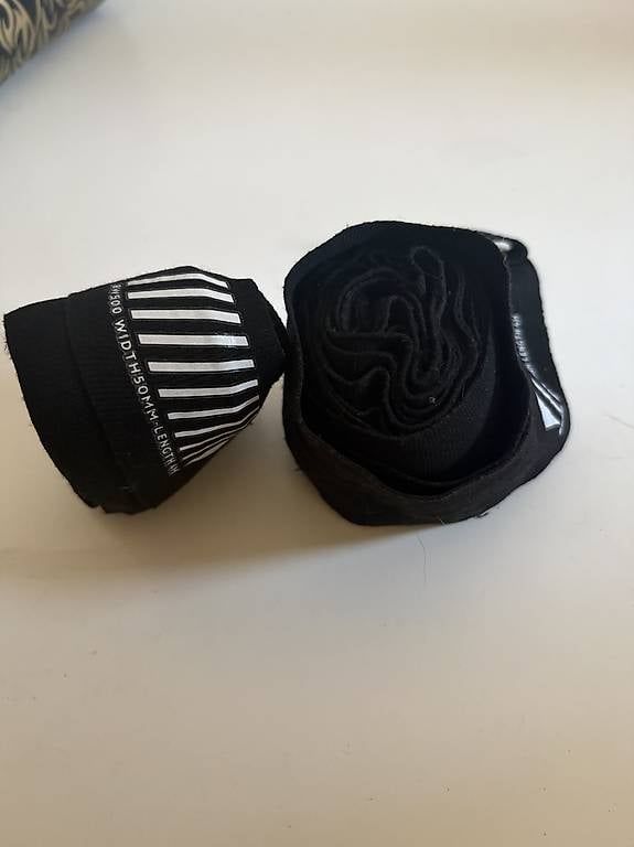 Guanti & manicotti: Boxhandschuhe und Zubehör  – Usato da Gelterkinden venduto da lor_vb8g 2