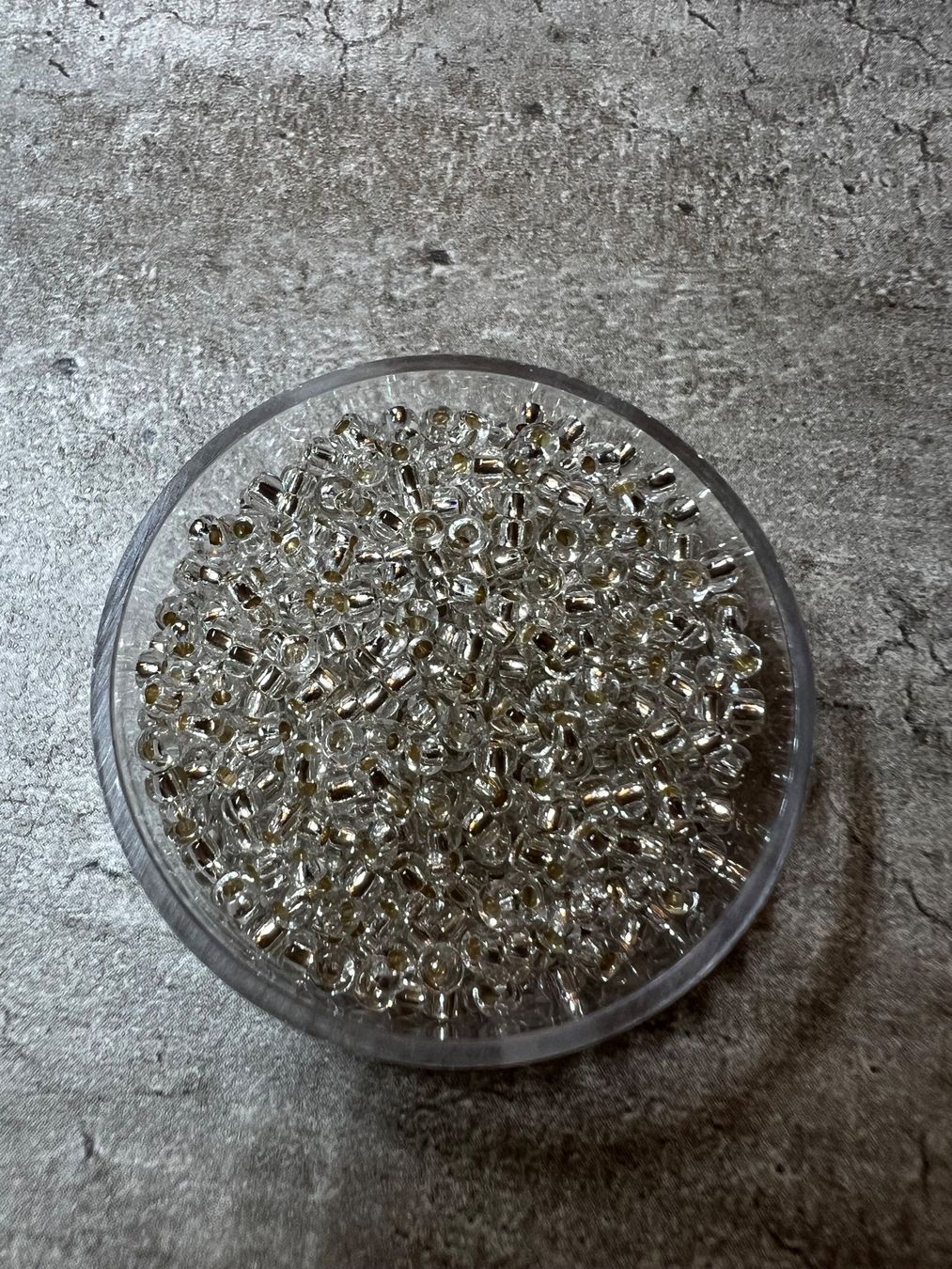 Perle (finte): Rocailles - Perlen Farbe Transparent Silber / 2,6 mm – Nuovo (secondo la descrizione) da Stein AG venduto da Anastasia_Asya