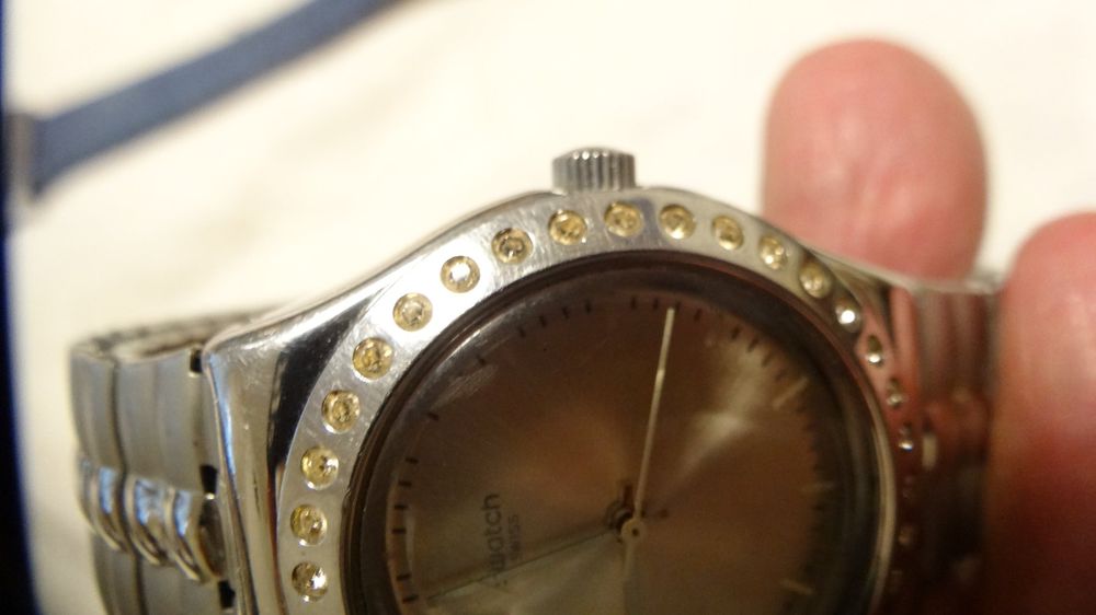 Swatch Montres: S-WATCH HERREN UHR,QUARTZ.SWISS MADE.VIEL STEINS.LÄÜFT – D'occasion à zürich par ahmad01 9