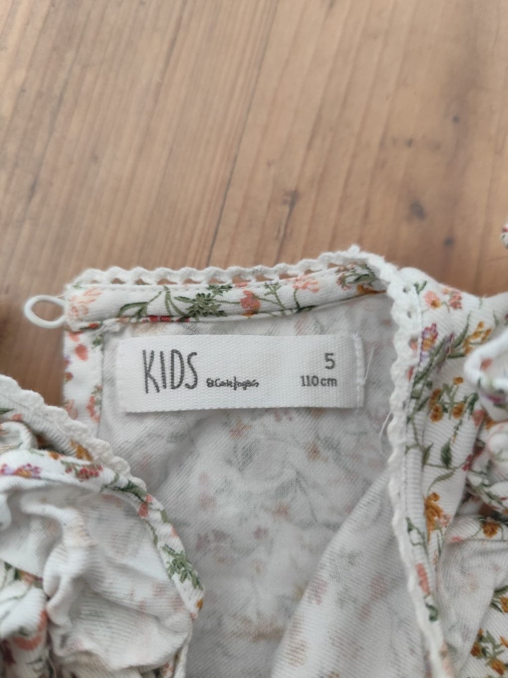 Vestiti & Gonne: Wie NEU_Mädchen Kleid mit Blumen_Langarm_Gr. 110 – Nuovo (secondo la descrizione) da Zürich venduto da ram_59n8 4