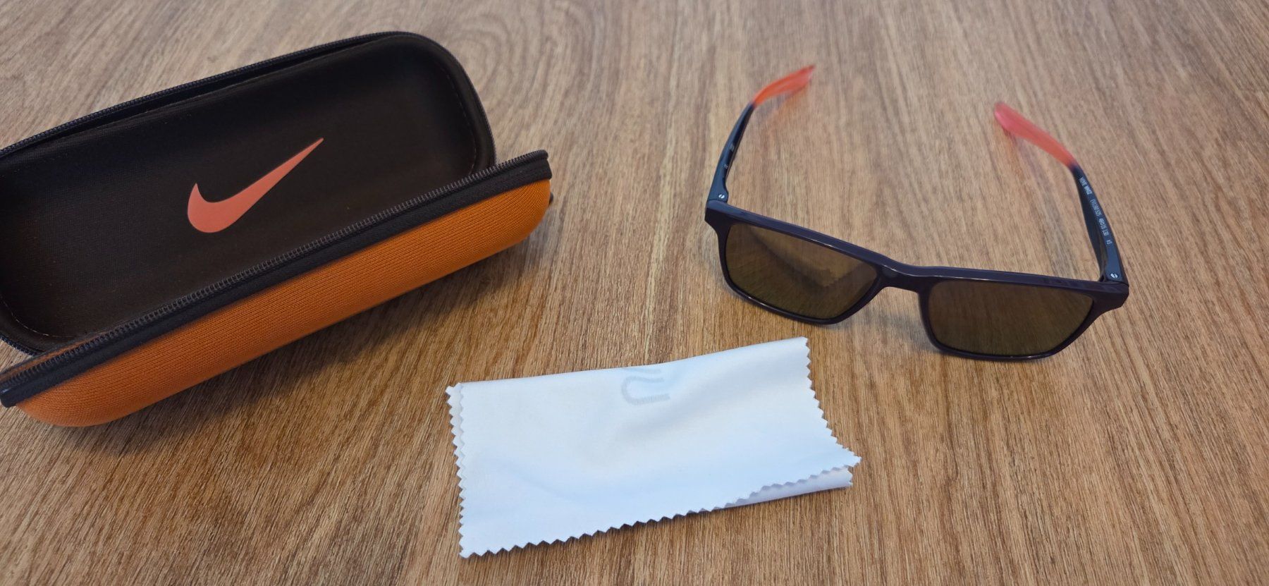 Nike Lunettes & Verres: Nike Kinder-Sonnenbrille – D'occasion à Hägendorf par Hedi3