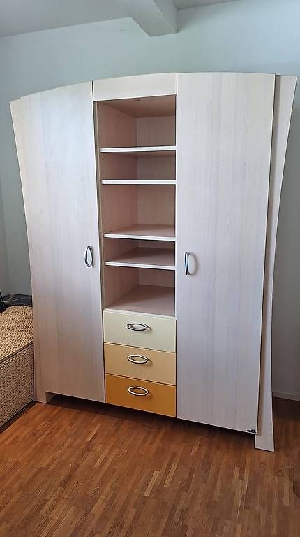 Geuther Armadi: Geuther Kinderzimmerschrank – Usato da Luzern venduto da peekaboobaby