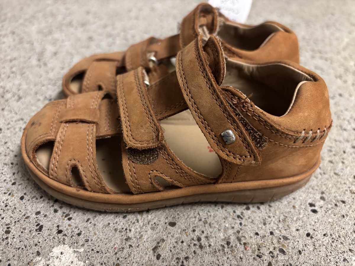 Elefanten Schuhe für Jungen: Elefanten Kinder Sandalen, Grösse 24 – Gebraucht aus Büren an der Aare von Nikito2001