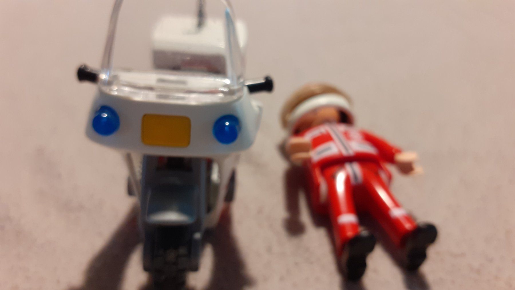 Playmobil Spielzeuge: Playmobil Notfallmotorrad mit Figur – Gebraucht aus Urtenen-Schönbühl von Chaeppeler 2