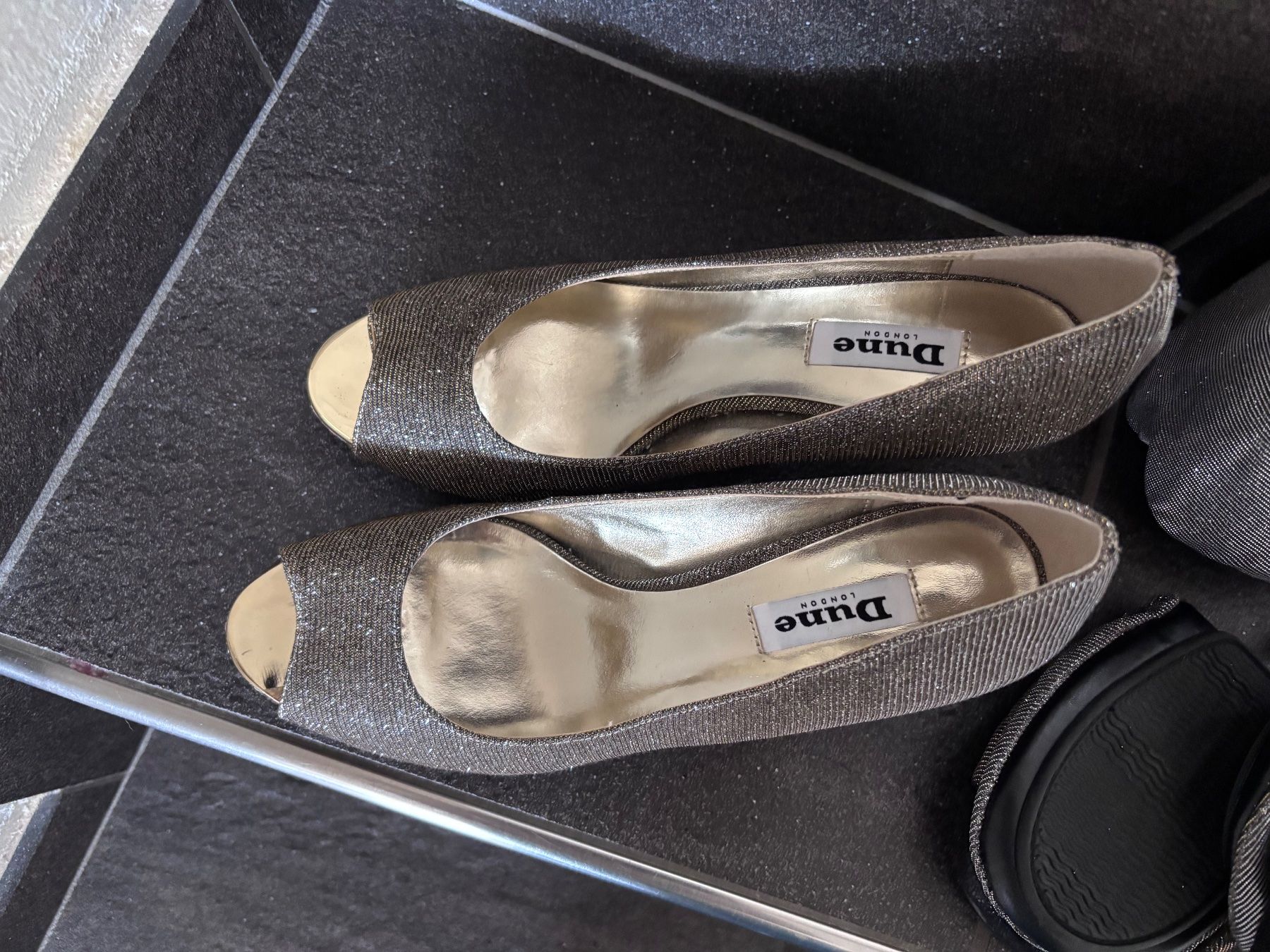 Dune London Damenschuhe: High Heels Dune Lomdon 39 – Gebraucht aus Balsthal von Uroby 1