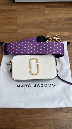 Marc Jacobs Bag mit lila Gurt, neuwertig!